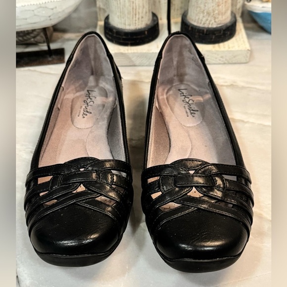 Life Stride Women's Black Flats size 10 - Picture 1 of 7